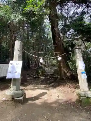 龍之口八幡宮の{uncategorized: "未分類", other: "その他", undefined: "問題あり", building: "その他建物", grave: "お墓", sacred_gate: "鳥居", guardian: "狛犬", statue: "像", buddha: "仏像", history: "歴史", nature: "自然", garden: "庭園", animal: "動物", pagoda: "塔", temizu: "手水舎", mountain_gate: "山門・神門", sanctuary: "本殿・本堂", subordinate: "末社・摂社", art: "芸術", scenery: "景色", jizo: "地蔵", ema: "絵馬", goshuin: "御朱印", omikuji: "おみくじ", items: "授与品その他", amulet: "お守り", goshuincho: "御朱印帳", eats: "食事", festival: "お祭り", votive_dance: "神楽", shichigosan: "七五三参", wedding: "結婚式", experience: "体験その他", initially: "初詣", around: "周辺", anti_infection: "感染症対策"}
