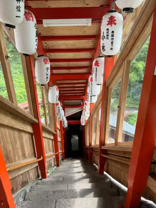 高龍神社の{uncategorized: "未分類", other: "その他", undefined: "問題あり", building: "その他建物", grave: "お墓", sacred_gate: "鳥居", guardian: "狛犬", statue: "像", buddha: "仏像", history: "歴史", nature: "自然", garden: "庭園", animal: "動物", pagoda: "塔", temizu: "手水舎", mountain_gate: "山門・神門", sanctuary: "本殿・本堂", subordinate: "末社・摂社", art: "芸術", scenery: "景色", jizo: "地蔵", ema: "絵馬", goshuin: "御朱印", omikuji: "おみくじ", items: "授与品その他", amulet: "お守り", goshuincho: "御朱印帳", eats: "食事", festival: "お祭り", votive_dance: "神楽", shichigosan: "七五三参", wedding: "結婚式", experience: "体験その他", initially: "初詣", around: "周辺", anti_infection: "感染症対策"}