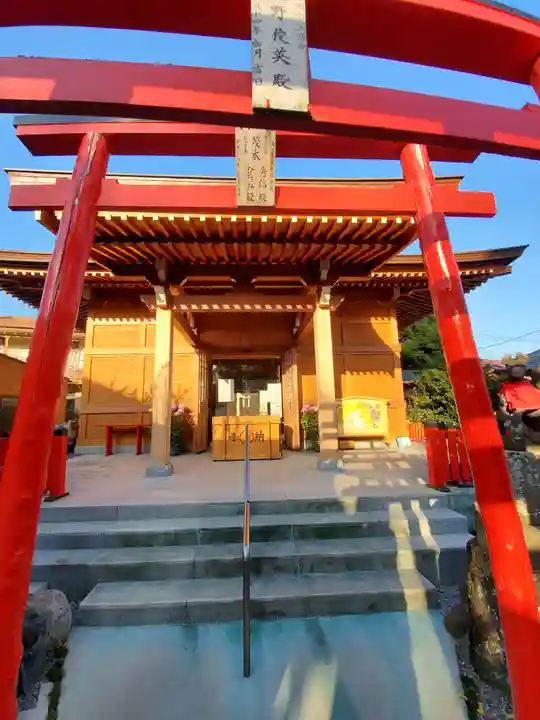 於菊稲荷神社の本殿・本堂
