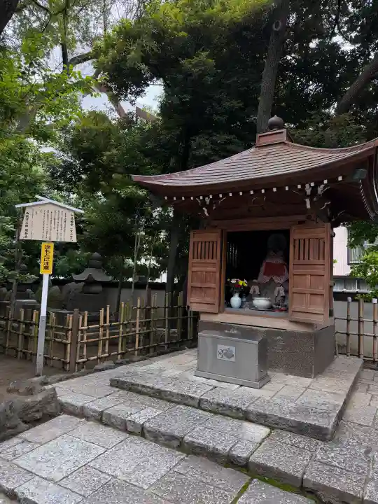 西新井大師総持寺の{uncategorized: "未分類", other: "その他", undefined: "問題あり", building: "その他建物", grave: "お墓", sacred_gate: "鳥居", guardian: "狛犬", statue: "像", buddha: "仏像", history: "歴史", nature: "自然", garden: "庭園", animal: "動物", pagoda: "塔", temizu: "手水舎", mountain_gate: "山門・神門", sanctuary: "本殿・本堂", subordinate: "末社・摂社", art: "芸術", scenery: "景色", jizo: "地蔵", ema: "絵馬", goshuin: "御朱印", omikuji: "おみくじ", items: "授与品その他", amulet: "お守り", goshuincho: "御朱印帳", eats: "食事", festival: "お祭り", votive_dance: "神楽", shichigosan: "七五三参", wedding: "結婚式", experience: "体験その他", initially: "初詣", around: "周辺", anti_infection: "感染症対策"}