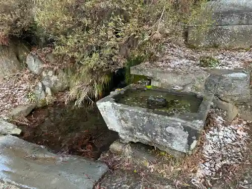 湯澤神社の{uncategorized: "未分類", other: "その他", undefined: "問題あり", building: "その他建物", grave: "お墓", sacred_gate: "鳥居", guardian: "狛犬", statue: "像", buddha: "仏像", history: "歴史", nature: "自然", garden: "庭園", animal: "動物", pagoda: "塔", temizu: "手水舎", mountain_gate: "山門・神門", sanctuary: "本殿・本堂", subordinate: "末社・摂社", art: "芸術", scenery: "景色", jizo: "地蔵", ema: "絵馬", goshuin: "御朱印", omikuji: "おみくじ", items: "授与品その他", amulet: "お守り", goshuincho: "御朱印帳", eats: "食事", festival: "お祭り", votive_dance: "神楽", shichigosan: "七五三参", wedding: "結婚式", experience: "体験その他", initially: "初詣", around: "周辺", anti_infection: "感染症対策"}