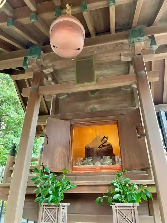 栄誉権現社の{uncategorized: "未分類", other: "その他", undefined: "問題あり", building: "その他建物", grave: "お墓", sacred_gate: "鳥居", guardian: "狛犬", statue: "像", buddha: "仏像", history: "歴史", nature: "自然", garden: "庭園", animal: "動物", pagoda: "塔", temizu: "手水舎", mountain_gate: "山門・神門", sanctuary: "本殿・本堂", subordinate: "末社・摂社", art: "芸術", scenery: "景色", jizo: "地蔵", ema: "絵馬", goshuin: "御朱印", omikuji: "おみくじ", items: "授与品その他", amulet: "お守り", goshuincho: "御朱印帳", eats: "食事", festival: "お祭り", votive_dance: "神楽", shichigosan: "七五三参", wedding: "結婚式", experience: "体験その他", initially: "初詣", around: "周辺", anti_infection: "感染症対策"}