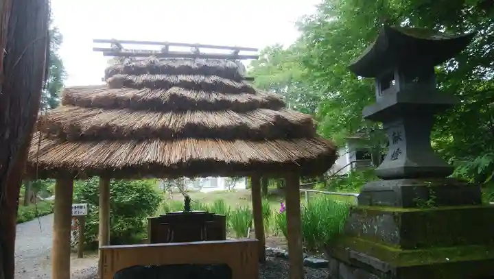 義經神社の手水舎