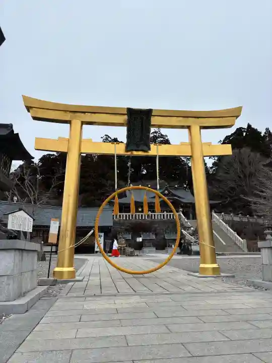 秋葉山本宮 秋葉神社 上社の{uncategorized: "未分類", other: "その他", undefined: "問題あり", building: "その他建物", grave: "お墓", sacred_gate: "鳥居", guardian: "狛犬", statue: "像", buddha: "仏像", history: "歴史", nature: "自然", garden: "庭園", animal: "動物", pagoda: "塔", temizu: "手水舎", mountain_gate: "山門・神門", sanctuary: "本殿・本堂", subordinate: "末社・摂社", art: "芸術", scenery: "景色", jizo: "地蔵", ema: "絵馬", goshuin: "御朱印", omikuji: "おみくじ", items: "授与品その他", amulet: "お守り", goshuincho: "御朱印帳", eats: "食事", festival: "お祭り", votive_dance: "神楽", shichigosan: "七五三参", wedding: "結婚式", experience: "体験その他", initially: "初詣", around: "周辺", anti_infection: "感染症対策"}