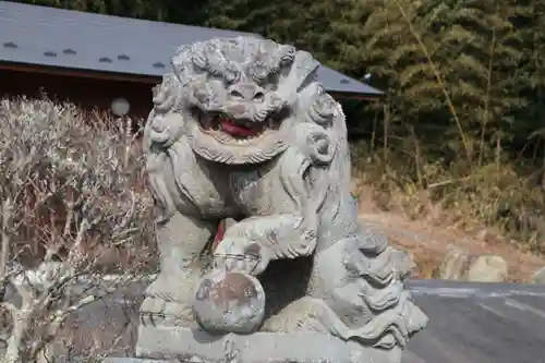 諏訪神社の狛犬