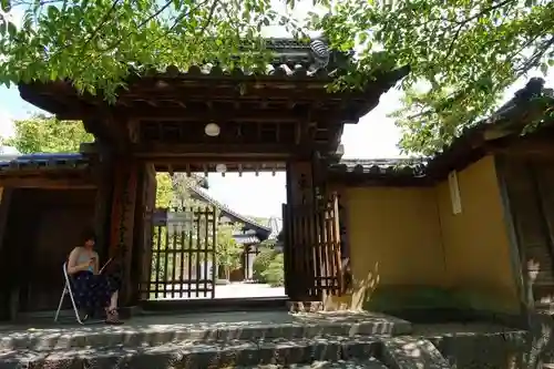 東南院（東大寺本坊）の山門