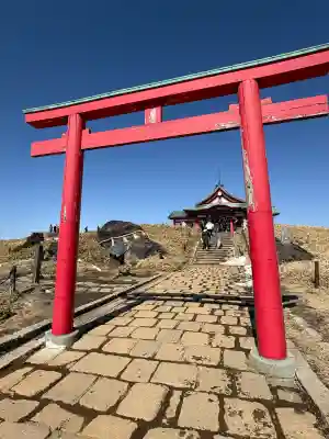 箱根元宮の{uncategorized: "未分類", other: "その他", undefined: "問題あり", building: "その他建物", grave: "お墓", sacred_gate: "鳥居", guardian: "狛犬", statue: "像", buddha: "仏像", history: "歴史", nature: "自然", garden: "庭園", animal: "動物", pagoda: "塔", temizu: "手水舎", mountain_gate: "山門・神門", sanctuary: "本殿・本堂", subordinate: "末社・摂社", art: "芸術", scenery: "景色", jizo: "地蔵", ema: "絵馬", goshuin: "御朱印", omikuji: "おみくじ", items: "授与品その他", amulet: "お守り", goshuincho: "御朱印帳", eats: "食事", festival: "お祭り", votive_dance: "神楽", shichigosan: "七五三参", wedding: "結婚式", experience: "体験その他", initially: "初詣", around: "周辺", anti_infection: "感染症対策"}