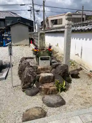 自性院常楽寺の{uncategorized: "未分類", other: "その他", undefined: "問題あり", building: "その他建物", grave: "お墓", sacred_gate: "鳥居", guardian: "狛犬", statue: "像", buddha: "仏像", history: "歴史", nature: "自然", garden: "庭園", animal: "動物", pagoda: "塔", temizu: "手水舎", mountain_gate: "山門・神門", sanctuary: "本殿・本堂", subordinate: "末社・摂社", art: "芸術", scenery: "景色", jizo: "地蔵", ema: "絵馬", goshuin: "御朱印", omikuji: "おみくじ", items: "授与品その他", amulet: "お守り", goshuincho: "御朱印帳", eats: "食事", festival: "お祭り", votive_dance: "神楽", shichigosan: "七五三参", wedding: "結婚式", experience: "体験その他", initially: "初詣", around: "周辺", anti_infection: "感染症対策"}