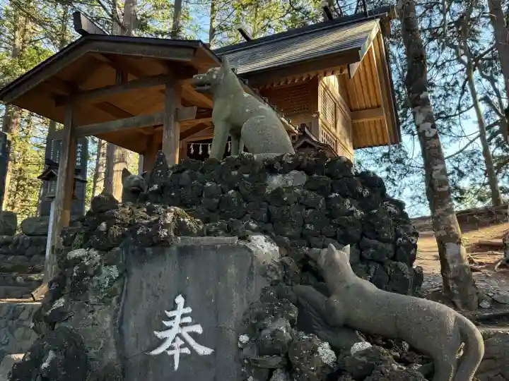 三峯神社の{uncategorized: "未分類", other: "その他", undefined: "問題あり", building: "その他建物", grave: "お墓", sacred_gate: "鳥居", guardian: "狛犬", statue: "像", buddha: "仏像", history: "歴史", nature: "自然", garden: "庭園", animal: "動物", pagoda: "塔", temizu: "手水舎", mountain_gate: "山門・神門", sanctuary: "本殿・本堂", subordinate: "末社・摂社", art: "芸術", scenery: "景色", jizo: "地蔵", ema: "絵馬", goshuin: "御朱印", omikuji: "おみくじ", items: "授与品その他", amulet: "お守り", goshuincho: "御朱印帳", eats: "食事", festival: "お祭り", votive_dance: "神楽", shichigosan: "七五三参", wedding: "結婚式", experience: "体験その他", initially: "初詣", around: "周辺", anti_infection: "感染症対策"}
