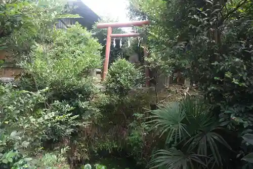 横浜御嶽神社の庭園