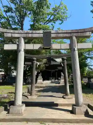 諏訪神社の{uncategorized: "未分類", other: "その他", undefined: "問題あり", building: "その他建物", grave: "お墓", sacred_gate: "鳥居", guardian: "狛犬", statue: "像", buddha: "仏像", history: "歴史", nature: "自然", garden: "庭園", animal: "動物", pagoda: "塔", temizu: "手水舎", mountain_gate: "山門・神門", sanctuary: "本殿・本堂", subordinate: "末社・摂社", art: "芸術", scenery: "景色", jizo: "地蔵", ema: "絵馬", goshuin: "御朱印", omikuji: "おみくじ", items: "授与品その他", amulet: "お守り", goshuincho: "御朱印帳", eats: "食事", festival: "お祭り", votive_dance: "神楽", shichigosan: "七五三参", wedding: "結婚式", experience: "体験その他", initially: "初詣", around: "周辺", anti_infection: "感染症対策"}