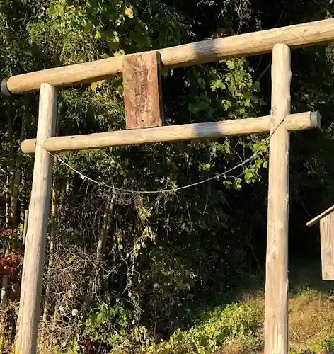 神明社の鳥居