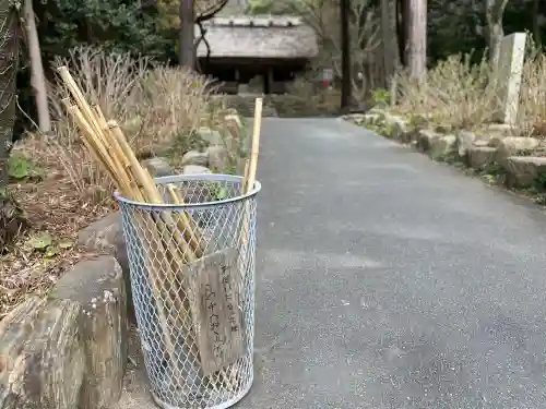 東大寺別院阿弥陀寺の{uncategorized: "未分類", other: "その他", undefined: "問題あり", building: "その他建物", grave: "お墓", sacred_gate: "鳥居", guardian: "狛犬", statue: "像", buddha: "仏像", history: "歴史", nature: "自然", garden: "庭園", animal: "動物", pagoda: "塔", temizu: "手水舎", mountain_gate: "山門・神門", sanctuary: "本殿・本堂", subordinate: "末社・摂社", art: "芸術", scenery: "景色", jizo: "地蔵", ema: "絵馬", goshuin: "御朱印", omikuji: "おみくじ", items: "授与品その他", amulet: "お守り", goshuincho: "御朱印帳", eats: "食事", festival: "お祭り", votive_dance: "神楽", shichigosan: "七五三参", wedding: "結婚式", experience: "体験その他", initially: "初詣", around: "周辺", anti_infection: "感染症対策"}