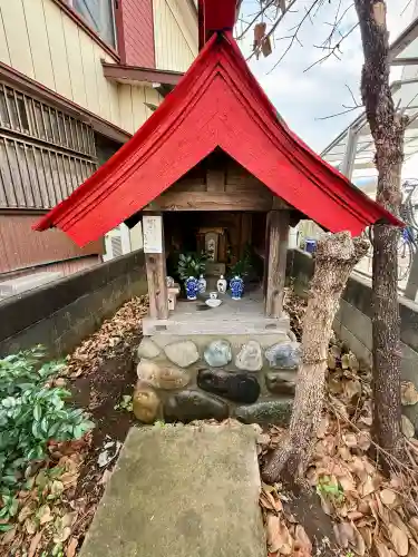 第六天神社の{uncategorized: "未分類", other: "その他", undefined: "問題あり", building: "その他建物", grave: "お墓", sacred_gate: "鳥居", guardian: "狛犬", statue: "像", buddha: "仏像", history: "歴史", nature: "自然", garden: "庭園", animal: "動物", pagoda: "塔", temizu: "手水舎", mountain_gate: "山門・神門", sanctuary: "本殿・本堂", subordinate: "末社・摂社", art: "芸術", scenery: "景色", jizo: "地蔵", ema: "絵馬", goshuin: "御朱印", omikuji: "おみくじ", items: "授与品その他", amulet: "お守り", goshuincho: "御朱印帳", eats: "食事", festival: "お祭り", votive_dance: "神楽", shichigosan: "七五三参", wedding: "結婚式", experience: "体験その他", initially: "初詣", around: "周辺", anti_infection: "感染症対策"}