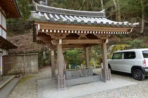 瀧安寺の手水舎