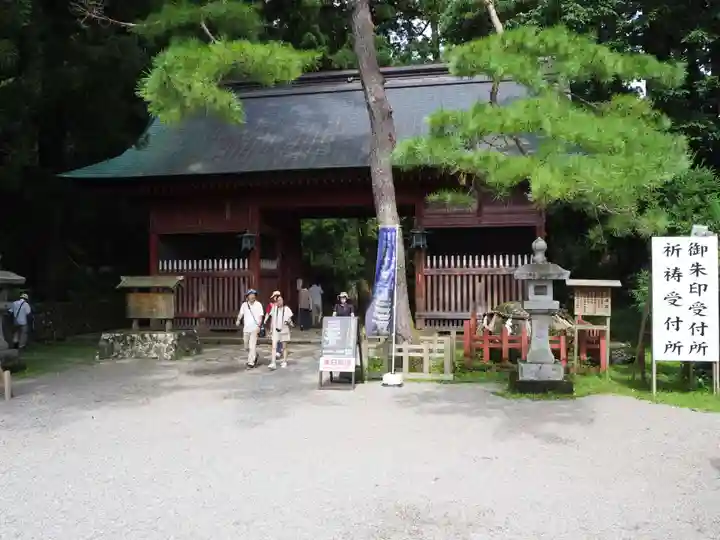 出羽神社(出羽三山神社)~三神合祭殿~の山門・神門