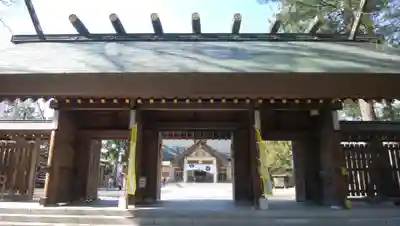 帯廣神社の山門・神門