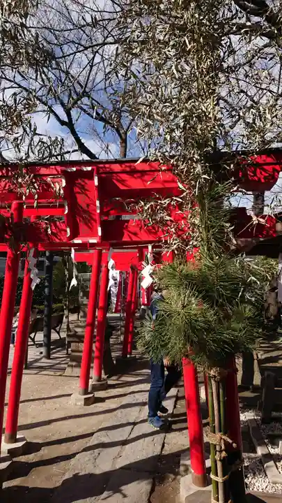 東官守稲荷神社の鳥居