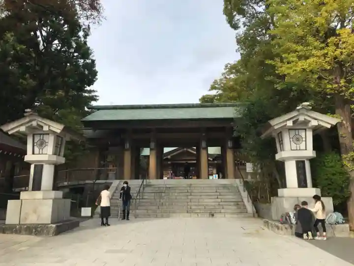 東郷神社の山門・神門