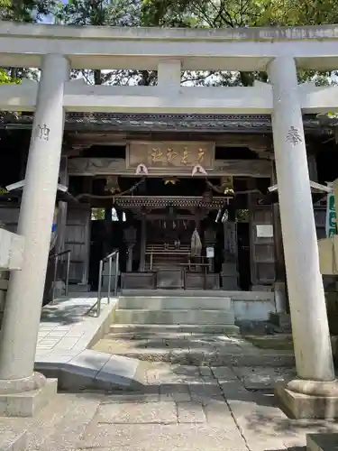 立志神社の鳥居