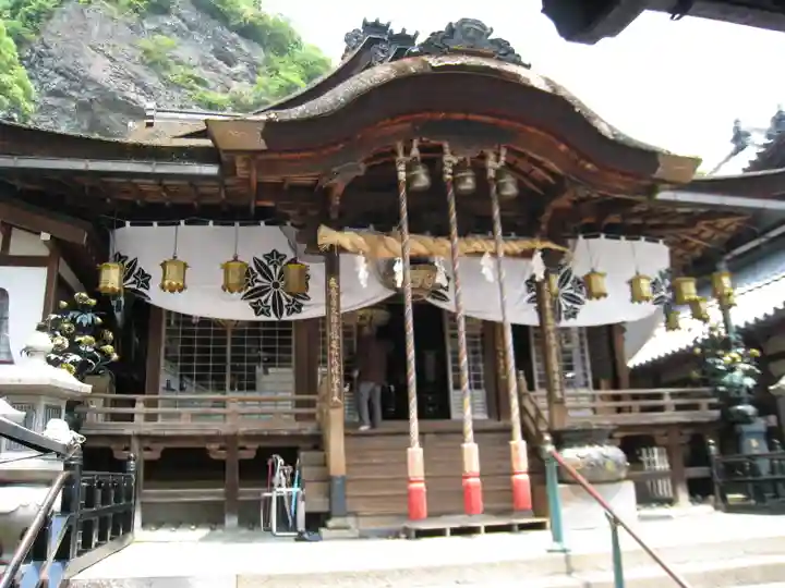 宝山寺の本殿・本堂