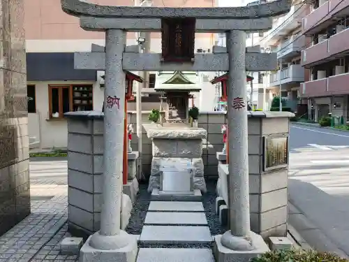 橘稲荷神社の{uncategorized: "未分類", other: "その他", undefined: "問題あり", building: "その他建物", grave: "お墓", sacred_gate: "鳥居", guardian: "狛犬", statue: "像", buddha: "仏像", history: "歴史", nature: "自然", garden: "庭園", animal: "動物", pagoda: "塔", temizu: "手水舎", mountain_gate: "山門・神門", sanctuary: "本殿・本堂", subordinate: "末社・摂社", art: "芸術", scenery: "景色", jizo: "地蔵", ema: "絵馬", goshuin: "御朱印", omikuji: "おみくじ", items: "授与品その他", amulet: "お守り", goshuincho: "御朱印帳", eats: "食事", festival: "お祭り", votive_dance: "神楽", shichigosan: "七五三参", wedding: "結婚式", experience: "体験その他", initially: "初詣", around: "周辺", anti_infection: "感染症対策"}