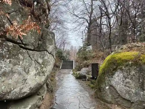 石都々古和気神社の{uncategorized: "未分類", other: "その他", undefined: "問題あり", building: "その他建物", grave: "お墓", sacred_gate: "鳥居", guardian: "狛犬", statue: "像", buddha: "仏像", history: "歴史", nature: "自然", garden: "庭園", animal: "動物", pagoda: "塔", temizu: "手水舎", mountain_gate: "山門・神門", sanctuary: "本殿・本堂", subordinate: "末社・摂社", art: "芸術", scenery: "景色", jizo: "地蔵", ema: "絵馬", goshuin: "御朱印", omikuji: "おみくじ", items: "授与品その他", amulet: "お守り", goshuincho: "御朱印帳", eats: "食事", festival: "お祭り", votive_dance: "神楽", shichigosan: "七五三参", wedding: "結婚式", experience: "体験その他", initially: "初詣", around: "周辺", anti_infection: "感染症対策"}