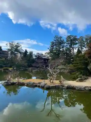 嚴島神社 (京都御苑)の{uncategorized: "未分類", other: "その他", undefined: "問題あり", building: "その他建物", grave: "お墓", sacred_gate: "鳥居", guardian: "狛犬", statue: "像", buddha: "仏像", history: "歴史", nature: "自然", garden: "庭園", animal: "動物", pagoda: "塔", temizu: "手水舎", mountain_gate: "山門・神門", sanctuary: "本殿・本堂", subordinate: "末社・摂社", art: "芸術", scenery: "景色", jizo: "地蔵", ema: "絵馬", goshuin: "御朱印", omikuji: "おみくじ", items: "授与品その他", amulet: "お守り", goshuincho: "御朱印帳", eats: "食事", festival: "お祭り", votive_dance: "神楽", shichigosan: "七五三参", wedding: "結婚式", experience: "体験その他", initially: "初詣", around: "周辺", anti_infection: "感染症対策"}