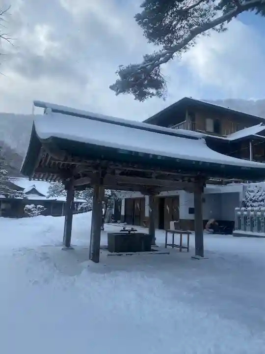 函館八幡宮の手水舎