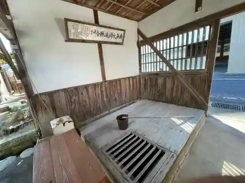 弘法井戸の{uncategorized: "未分類", other: "その他", undefined: "問題あり", building: "その他建物", grave: "お墓", sacred_gate: "鳥居", guardian: "狛犬", statue: "像", buddha: "仏像", history: "歴史", nature: "自然", garden: "庭園", animal: "動物", pagoda: "塔", temizu: "手水舎", mountain_gate: "山門・神門", sanctuary: "本殿・本堂", subordinate: "末社・摂社", art: "芸術", scenery: "景色", jizo: "地蔵", ema: "絵馬", goshuin: "御朱印", omikuji: "おみくじ", items: "授与品その他", amulet: "お守り", goshuincho: "御朱印帳", eats: "食事", festival: "お祭り", votive_dance: "神楽", shichigosan: "七五三参", wedding: "結婚式", experience: "体験その他", initially: "初詣", around: "周辺", anti_infection: "感染症対策"}