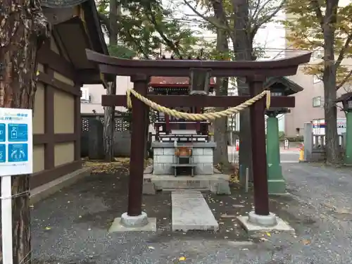 三吉神社の末社