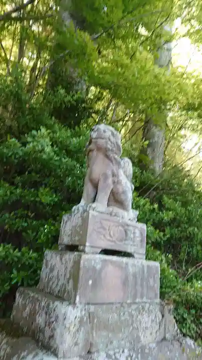 鼻顔稲荷神社の狛犬