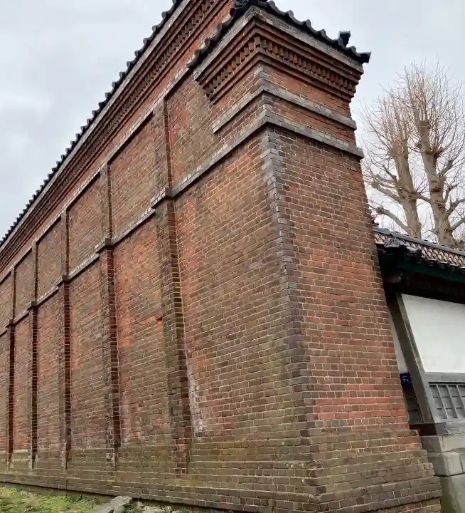 高龍寺の{uncategorized: "未分類", other: "その他", undefined: "問題あり", building: "その他建物", grave: "お墓", sacred_gate: "鳥居", guardian: "狛犬", statue: "像", buddha: "仏像", history: "歴史", nature: "自然", garden: "庭園", animal: "動物", pagoda: "塔", temizu: "手水舎", mountain_gate: "山門・神門", sanctuary: "本殿・本堂", subordinate: "末社・摂社", art: "芸術", scenery: "景色", jizo: "地蔵", ema: "絵馬", goshuin: "御朱印", omikuji: "おみくじ", items: "授与品その他", amulet: "お守り", goshuincho: "御朱印帳", eats: "食事", festival: "お祭り", votive_dance: "神楽", shichigosan: "七五三参", wedding: "結婚式", experience: "体験その他", initially: "初詣", around: "周辺", anti_infection: "感染症対策"}