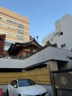 本社三島神社の{uncategorized: "未分類", other: "その他", undefined: "問題あり", building: "その他建物", grave: "お墓", sacred_gate: "鳥居", guardian: "狛犬", statue: "像", buddha: "仏像", history: "歴史", nature: "自然", garden: "庭園", animal: "動物", pagoda: "塔", temizu: "手水舎", mountain_gate: "山門・神門", sanctuary: "本殿・本堂", subordinate: "末社・摂社", art: "芸術", scenery: "景色", jizo: "地蔵", ema: "絵馬", goshuin: "御朱印", omikuji: "おみくじ", items: "授与品その他", amulet: "お守り", goshuincho: "御朱印帳", eats: "食事", festival: "お祭り", votive_dance: "神楽", shichigosan: "七五三参", wedding: "結婚式", experience: "体験その他", initially: "初詣", around: "周辺", anti_infection: "感染症対策"}