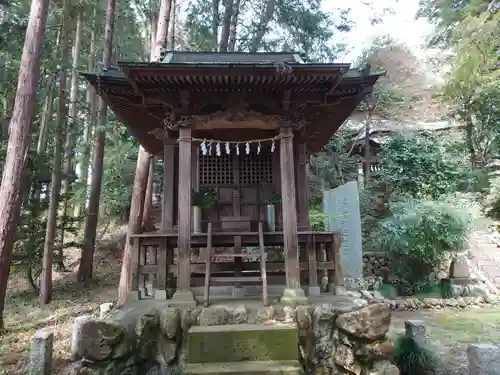 鎌形八幡神社の末社・摂社