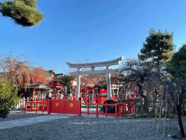車折神社の{uncategorized: "未分類", other: "その他", undefined: "問題あり", building: "その他建物", grave: "お墓", sacred_gate: "鳥居", guardian: "狛犬", statue: "像", buddha: "仏像", history: "歴史", nature: "自然", garden: "庭園", animal: "動物", pagoda: "塔", temizu: "手水舎", mountain_gate: "山門・神門", sanctuary: "本殿・本堂", subordinate: "末社・摂社", art: "芸術", scenery: "景色", jizo: "地蔵", ema: "絵馬", goshuin: "御朱印", omikuji: "おみくじ", items: "授与品その他", amulet: "お守り", goshuincho: "御朱印帳", eats: "食事", festival: "お祭り", votive_dance: "神楽", shichigosan: "七五三参", wedding: "結婚式", experience: "体験その他", initially: "初詣", around: "周辺", anti_infection: "感染症対策"}