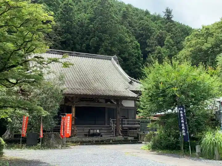 華藏寺(梅澤不動尊) の本殿・本堂
