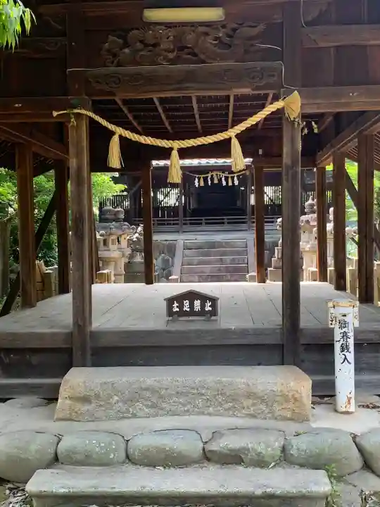 室原神社(萩原町串作)の本殿・本堂