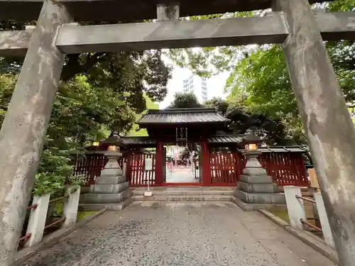 金王八幡宮の山門