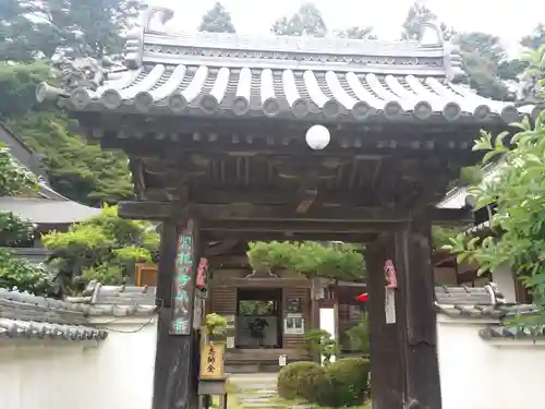 応聖寺の山門