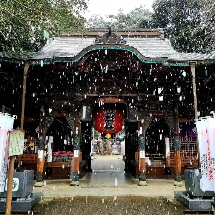 豊川閣 妙厳寺の山門・神門