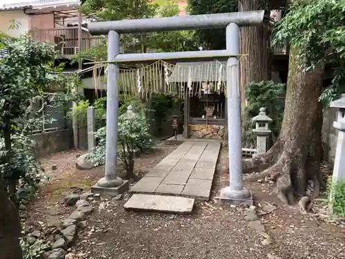 阿刀神社の鳥居