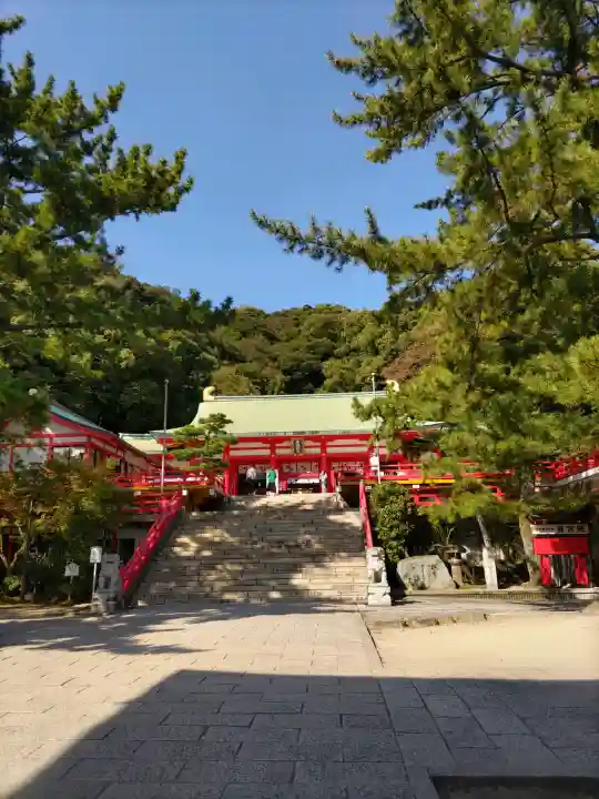 赤間神宮の{uncategorized: "未分類", other: "その他", undefined: "問題あり", building: "その他建物", grave: "お墓", sacred_gate: "鳥居", guardian: "狛犬", statue: "像", buddha: "仏像", history: "歴史", nature: "自然", garden: "庭園", animal: "動物", pagoda: "塔", temizu: "手水舎", mountain_gate: "山門・神門", sanctuary: "本殿・本堂", subordinate: "末社・摂社", art: "芸術", scenery: "景色", jizo: "地蔵", ema: "絵馬", goshuin: "御朱印", omikuji: "おみくじ", items: "授与品その他", amulet: "お守り", goshuincho: "御朱印帳", eats: "食事", festival: "お祭り", votive_dance: "神楽", shichigosan: "七五三参", wedding: "結婚式", experience: "体験その他", initially: "初詣", around: "周辺", anti_infection: "感染症対策"}