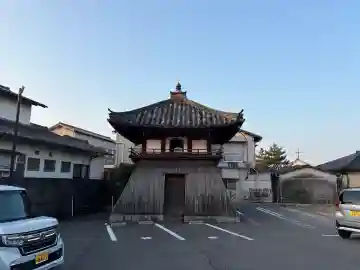 遍照院の{uncategorized: "未分類", other: "その他", undefined: "問題あり", building: "その他建物", grave: "お墓", sacred_gate: "鳥居", guardian: "狛犬", statue: "像", buddha: "仏像", history: "歴史", nature: "自然", garden: "庭園", animal: "動物", pagoda: "塔", temizu: "手水舎", mountain_gate: "山門・神門", sanctuary: "本殿・本堂", subordinate: "末社・摂社", art: "芸術", scenery: "景色", jizo: "地蔵", ema: "絵馬", goshuin: "御朱印", omikuji: "おみくじ", items: "授与品その他", amulet: "お守り", goshuincho: "御朱印帳", eats: "食事", festival: "お祭り", votive_dance: "神楽", shichigosan: "七五三参", wedding: "結婚式", experience: "体験その他", initially: "初詣", around: "周辺", anti_infection: "感染症対策"}