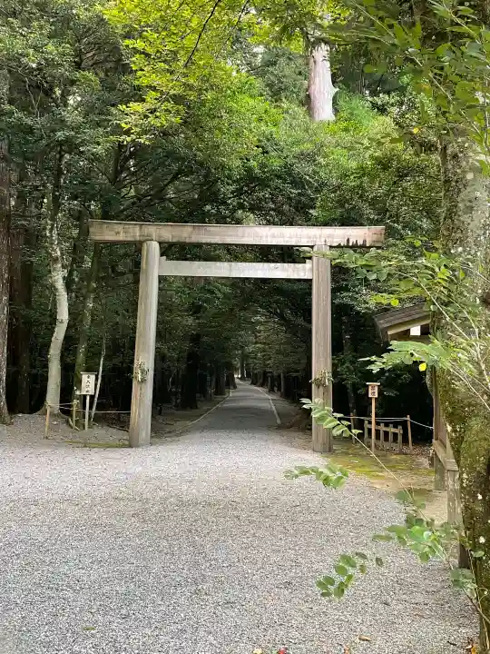 瀧原宮(皇大神宮別宮)の{uncategorized: "未分類", other: "その他", undefined: "問題あり", building: "その他建物", grave: "お墓", sacred_gate: "鳥居", guardian: "狛犬", statue: "像", buddha: "仏像", history: "歴史", nature: "自然", garden: "庭園", animal: "動物", pagoda: "塔", temizu: "手水舎", mountain_gate: "山門・神門", sanctuary: "本殿・本堂", subordinate: "末社・摂社", art: "芸術", scenery: "景色", jizo: "地蔵", ema: "絵馬", goshuin: "御朱印", omikuji: "おみくじ", items: "授与品その他", amulet: "お守り", goshuincho: "御朱印帳", eats: "食事", festival: "お祭り", votive_dance: "神楽", shichigosan: "七五三参", wedding: "結婚式", experience: "体験その他", initially: "初詣", around: "周辺", anti_infection: "感染症対策"}