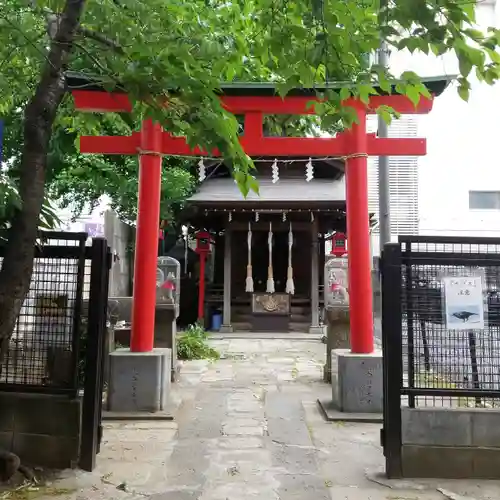 雷電稲荷神社の鳥居