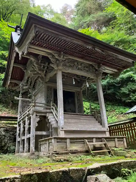 塩野神社の本殿・本堂