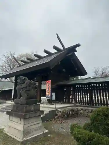 札幌護國神社の山門・神門