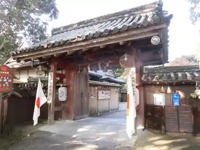 𠮷水神社（吉水神社）の山門・神門