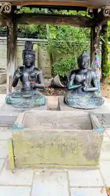 題経寺（柴又帝釈天）の像